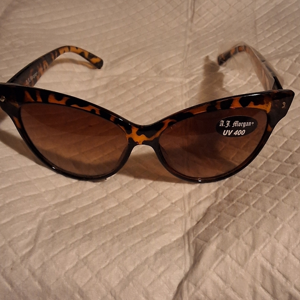 AJ. Morgan Tortoise Shell cat eye sunglasses NWT - Picture 6 of 9